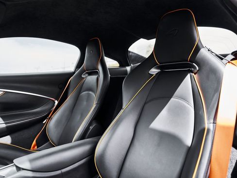 Used 2024 McLaren Artura image 41