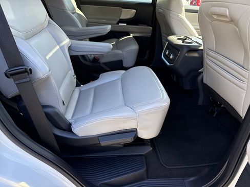 Used 2025 Ford Expedition Active image 15