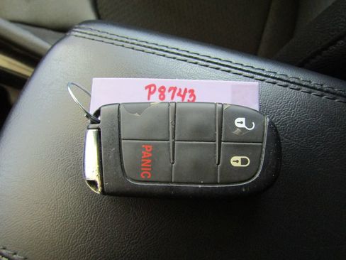 Used 2024 Jeep Compass Latitude AWD/4WD image 30