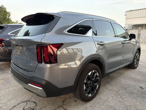 Used 2025 Kia Sorento S w/ Panoramic Sunroof Package FWD image 9
