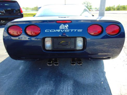 Used 2001 Chevrolet Corvette Coupe w/ Preferred Equipment Group1 RWD image 7