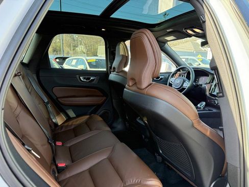 Used 2023 Volvo XC60 B6 Ultimate w/ Protection Package Premier image 11