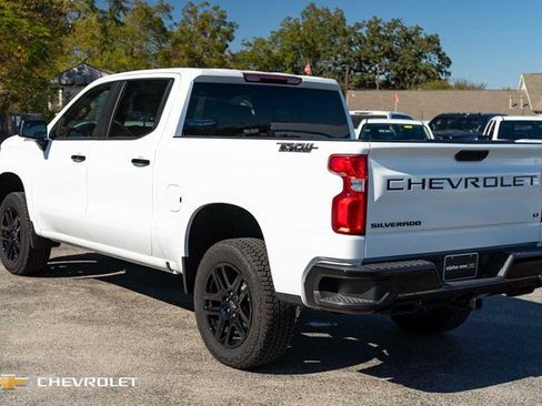 Used 2025 Chevrolet Silverado 1500 LT Trail Boss w/ Dark Appearance Package image 9