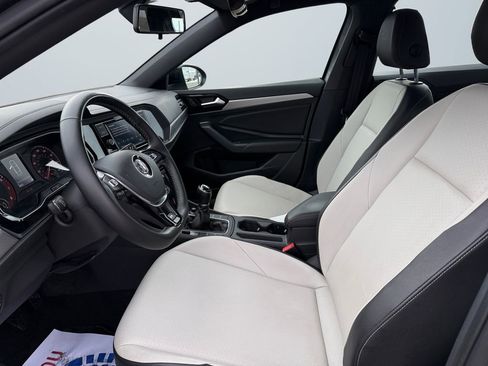 Used 2020 Volkswagen Jetta R-Line w/ R-Line Cold Weather Package image 9