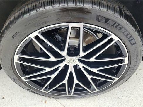 Used 2025 Porsche Macan image 57