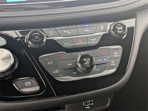 New 2026 Chrysler Pacifica Select image 22