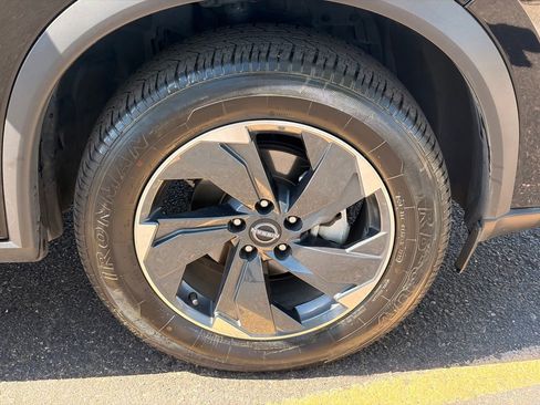 Certified 2025 Nissan Rogue SV FWD image 10