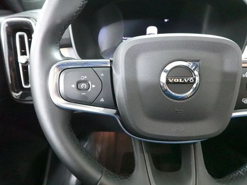 Used 2025 Volvo XC40 B5 Core AWD/4WD image 11