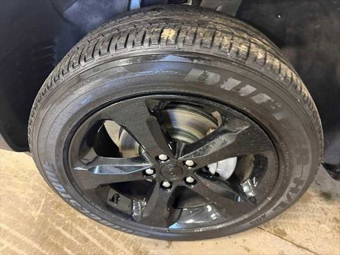 Certified 2023 Jeep Grand Cherokee Altitude image 8