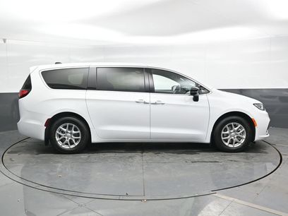 New 2026 Chrysler Pacifica Select