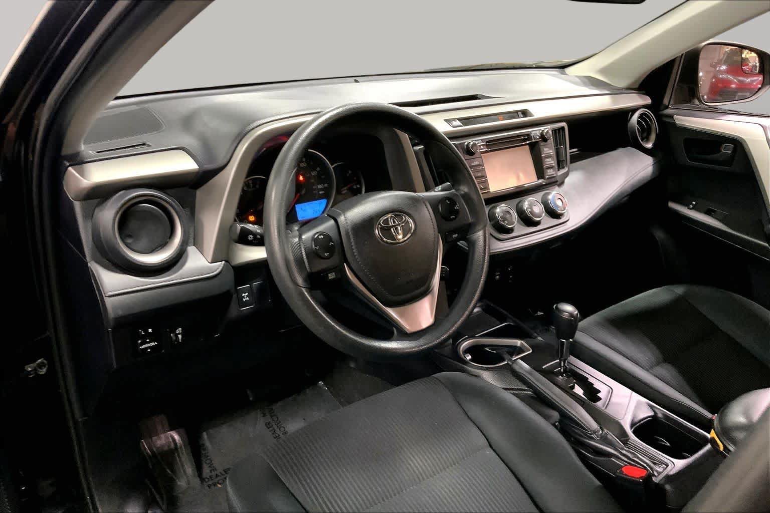 Used 2016 Toyota RAV4 LE AWD/4WD image 18