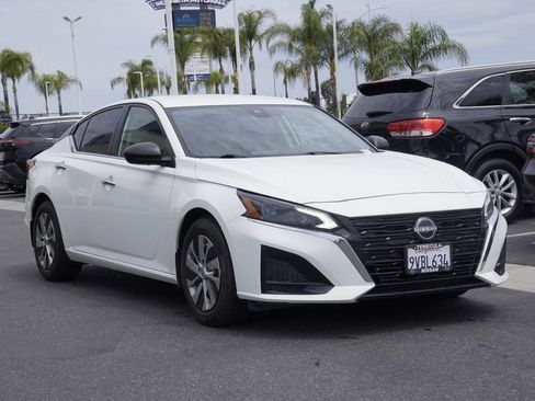 Used 2025 Nissan Altima 2.5 S FWD image 2