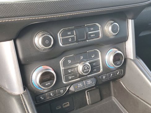 Used 2021 GMC Yukon XL SLT image 22