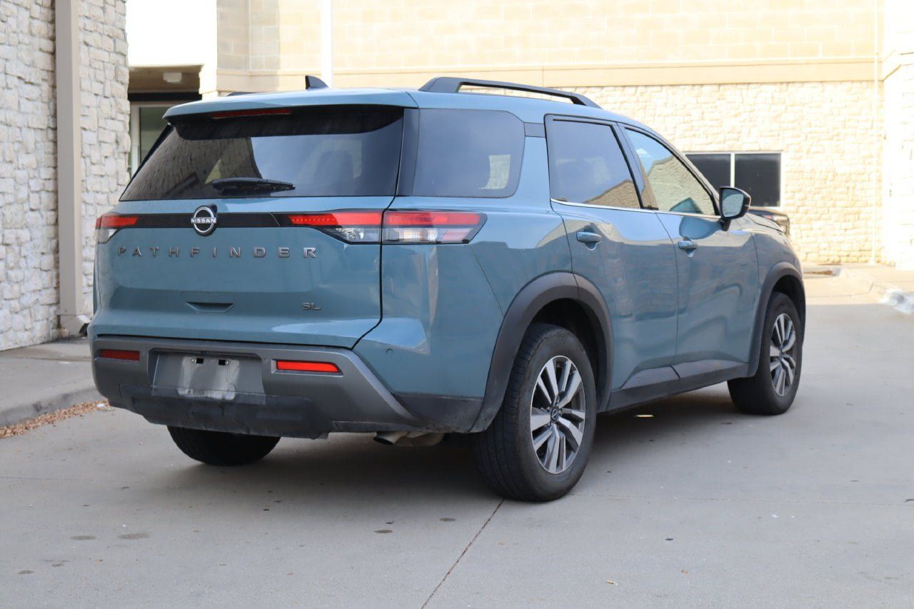 Used 2026 Nissan Pathfinder SL FWD image 3