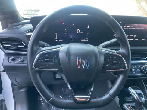 Used 2025 Buick Envista Sport Touring image 28