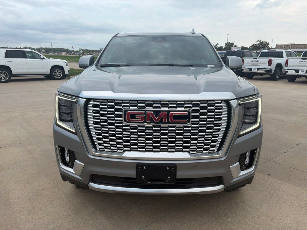 Used 2024 GMC Yukon XL Denali AWD/4WD image 4