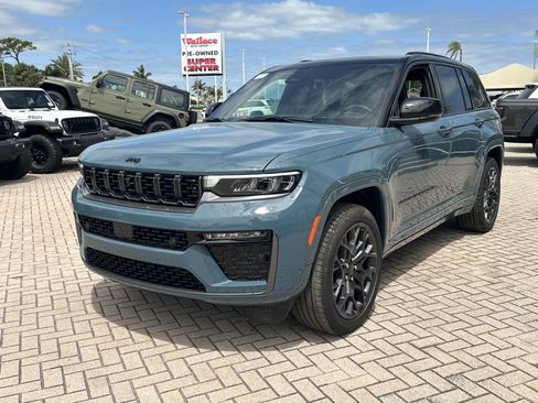 New 2026 Jeep Grand Cherokee Summit AWD/4WD image 3