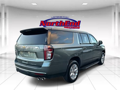 Used 2023 Chevrolet Suburban Premier image 3