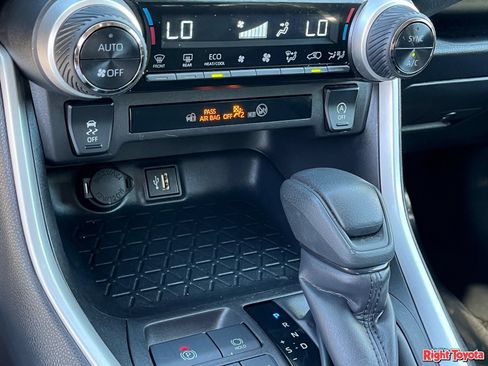 Certified 2025 Toyota RAV4 XLE AWD/4WD image 30