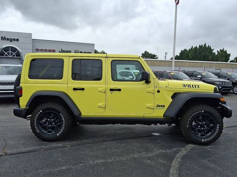 Used 2023 Jeep Wrangler Unlimited w/ Cold Weather Group image 7