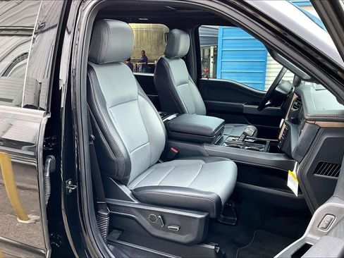 Used 2025 Ford F150 Lightning Lariat image 12