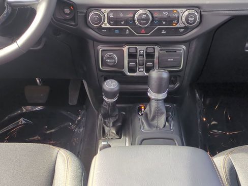 Used 2025 Jeep Wrangler Unlimited Sahara image 20