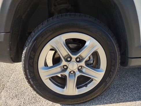 Used 2024 Jeep Compass Latitude AWD/4WD image 25