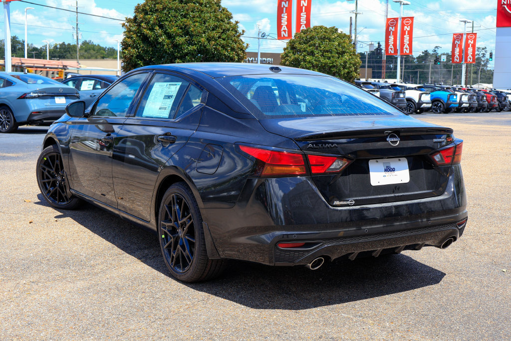 New 2026 Nissan Altima 2.5 SR w/ SR Midnight Edition Package FWD image 2