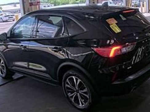 Used 2022 Ford Escape SE w/ SE Sport Appearance Package AWD/4WD image 6