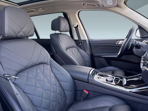 Used 2024 BMW X7 xDrive40i w/ Premium Package image 30