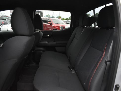 Used 2020 Toyota Tacoma TRD Off-Road AWD/4WD image 17