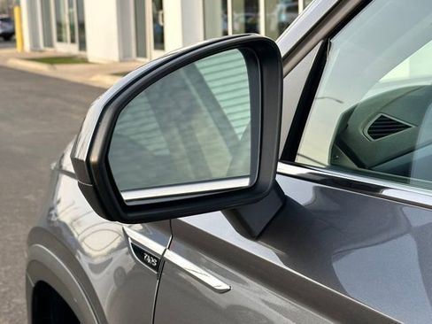 Used 2022 Volkswagen Taos SE image 13