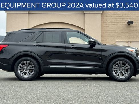 Certified 2022 Ford Explorer XLT w/ Equipment Group 202A RWD image 4
