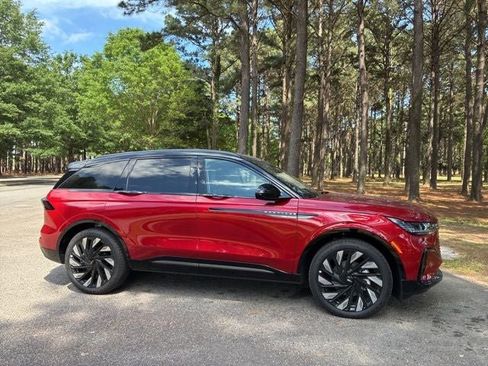 New 2026 Lincoln Nautilus Reserve w/ Jet Appearance Package AWD/4WD image 2