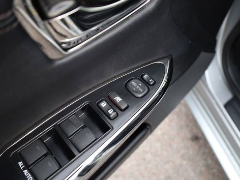 Used 2018 Toyota Avalon XLE Plus image 22