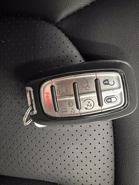 Used 2025 Chrysler Pacifica Select FWD image 26