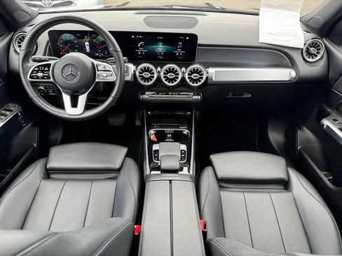 Used 2020 Mercedes-Benz GLB 250 4MATIC w/ Premium Package image 19