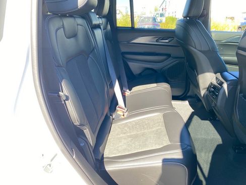 New 2025 Jeep Grand Cherokee 4WD image 16