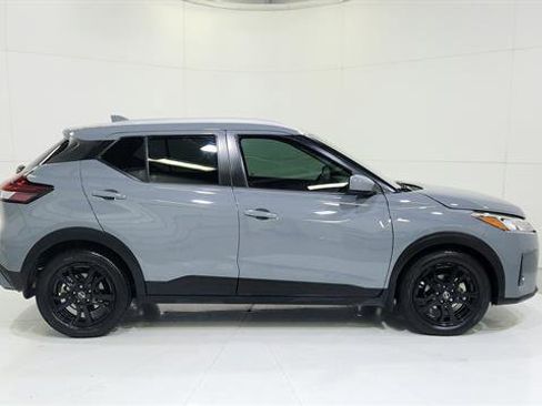 Used 2022 Nissan Kicks SV image 9
