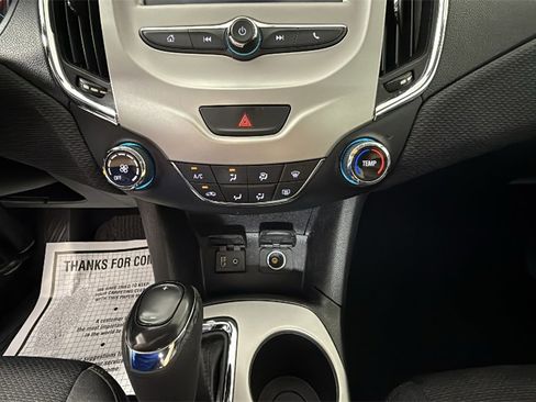 Used 2018 Chevrolet Cruze LS image 21