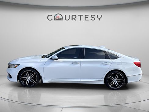 Used 2021 Honda Accord Touring image 4