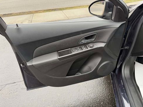 Used 2016 Chevrolet Cruze LT image 11