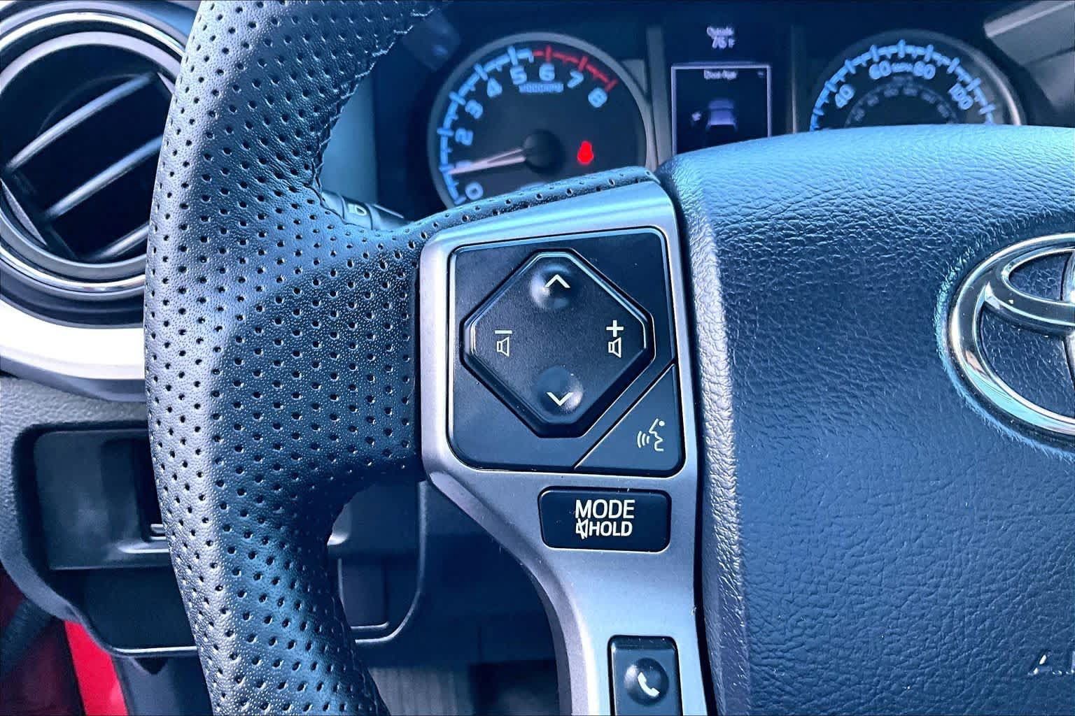 Certified 2016 Toyota Tacoma SR5 AWD/4WD image 22