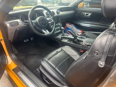 Used 2022 Ford Mustang Premium RWD image 5
