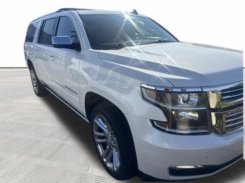 Used 2020 Chevrolet Suburban Premier w/ Premier Plus Edition AWD/4WD image 2