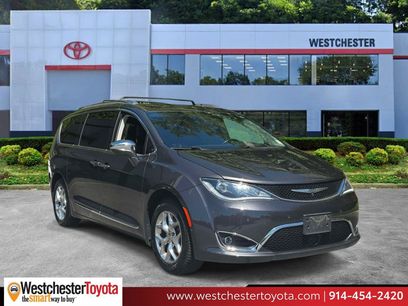 Used 2017 Chrysler Pacifica Limited w/ Advanced Safetytec Group