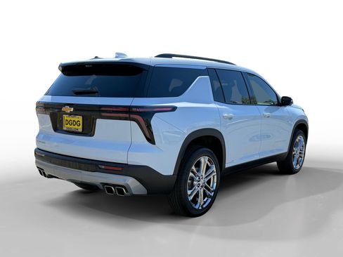 New 2026 Chevrolet Traverse LT w/ Driver Confidence Package FWD image 5