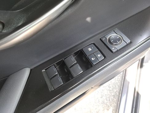 Used 2022 Lexus UX 200 w/ Accessory Package (Z2) FWD image 29
