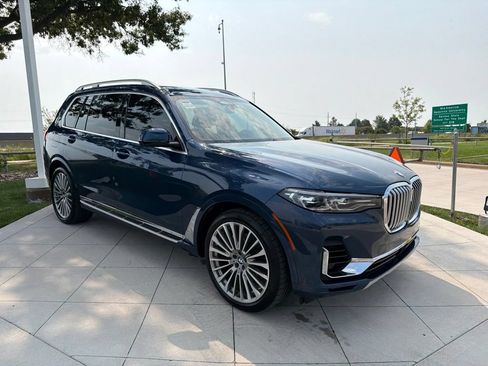 Used 2021 BMW X7 xDrive40i w/ Executive Package 2 AWD/4WD image 2