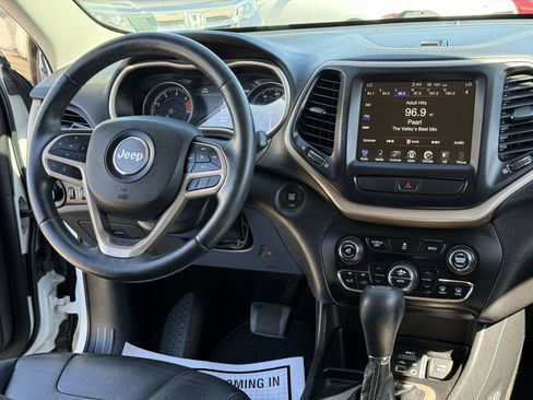 Used 2017 Jeep Cherokee Limited FWD image 5